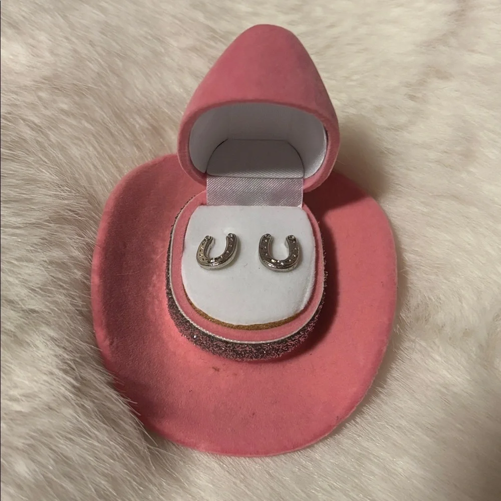 Fuzzy White Accessory - Picture 1 of 4